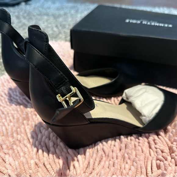 KENNETH COLE Black wedge heal strapped leather dress shoe - Picture 3 of 10